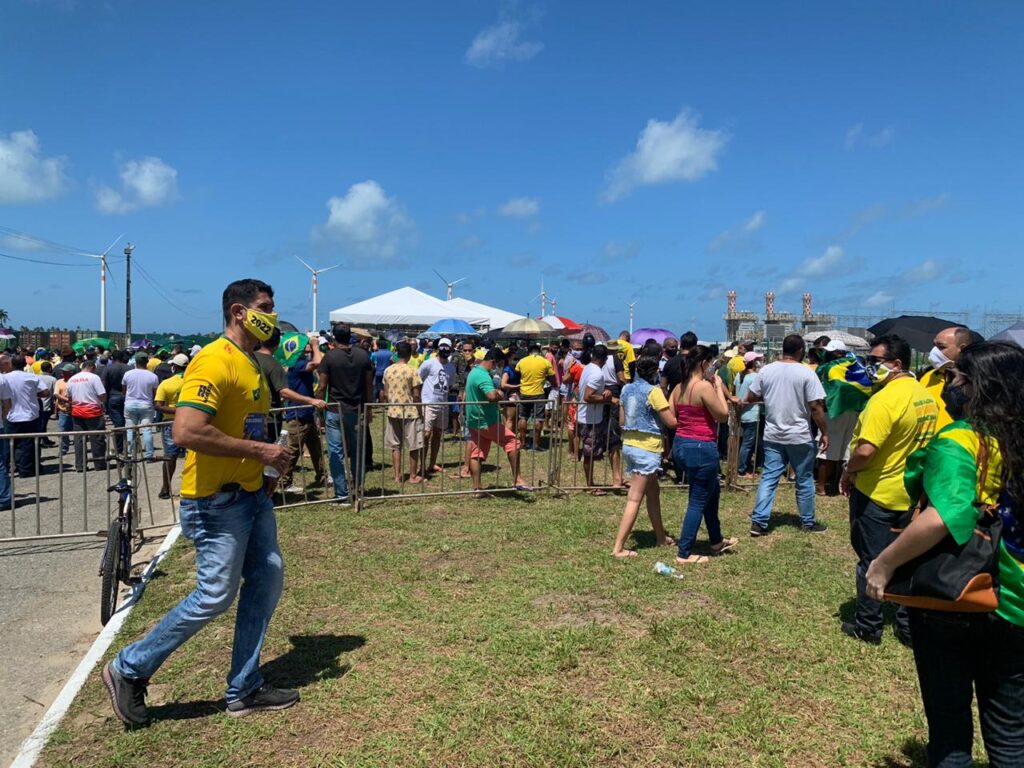 Bolsonaro chega em evento na Barra dos Coqueiros sem falar com apoiadores PF isola a area
