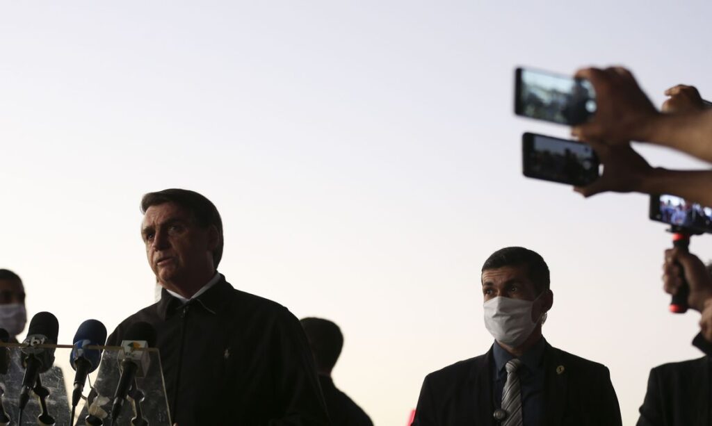 Bolsonaro critica derrubada do veto que impede reajuste a servidores publicos