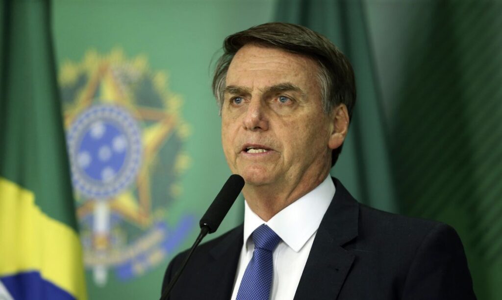 Bolsonaro diz a reporter Minha vontade e encher tua boca com uma porrada