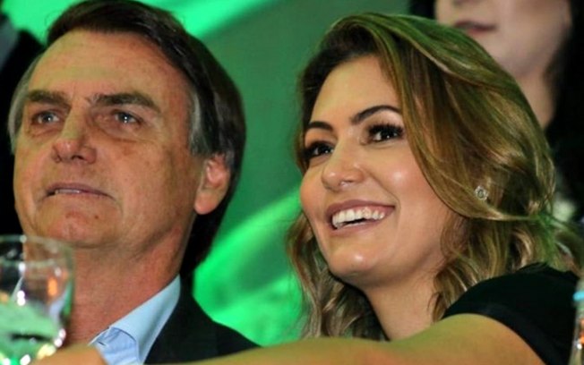 Bolsonaro ganha pontos com primeira dama após decisão sobre alíquota de medicamento