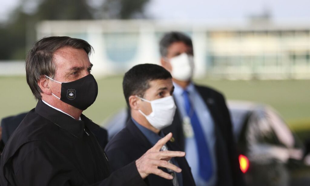 Bolsonaro promove evento Brasil vencendo a covid 19 pais soma 113 mil mortes da doenca