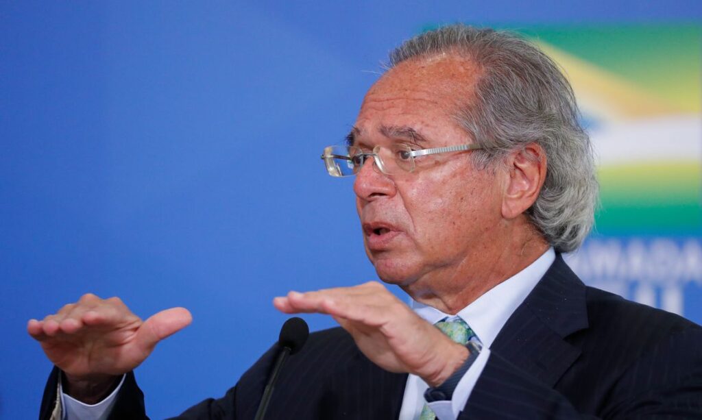 Bolsonaro tem razao sobre abono salarial diz Guedes
