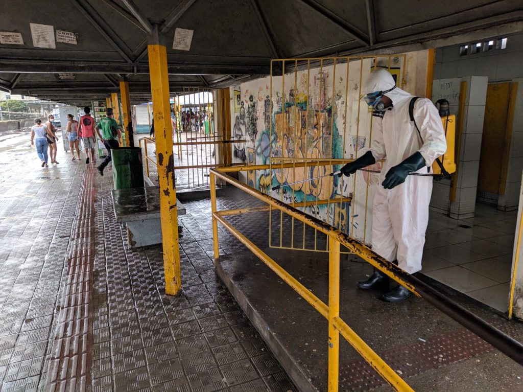 Brasil confirma 1.437 novas mortes por covid 19