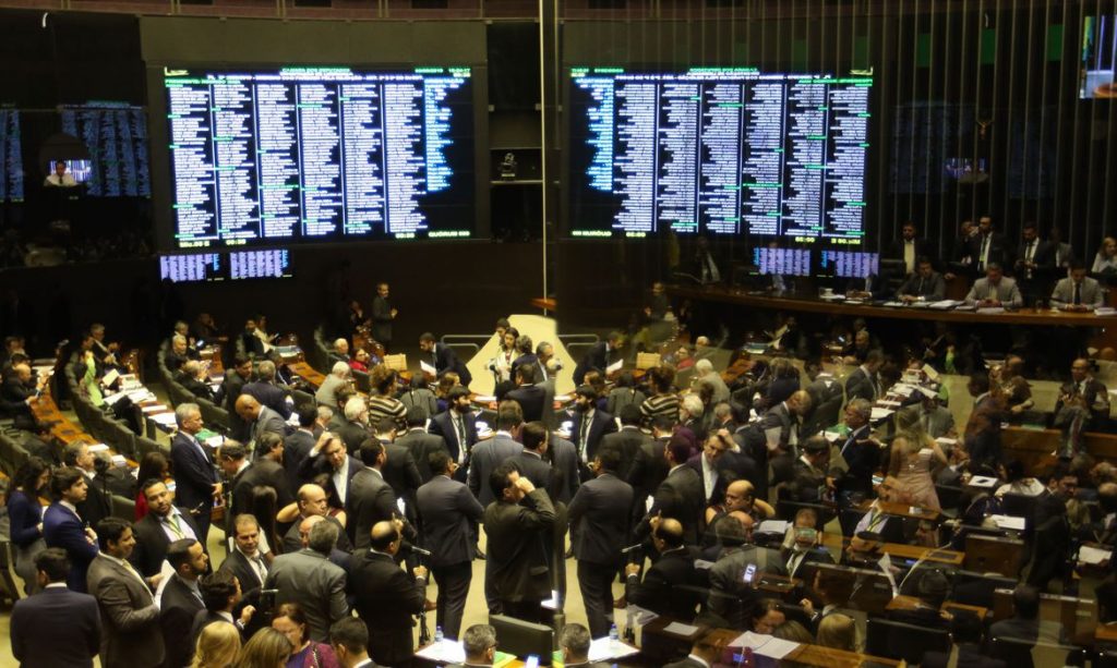 Caciques de partidos vão decidir distribuição de R 285 milhões do fundo eleitoral