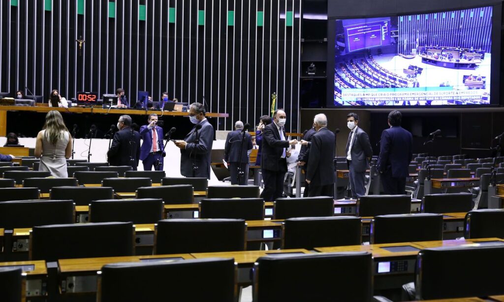Camara aprova MP que adia inicio da vigencia da lei de dados