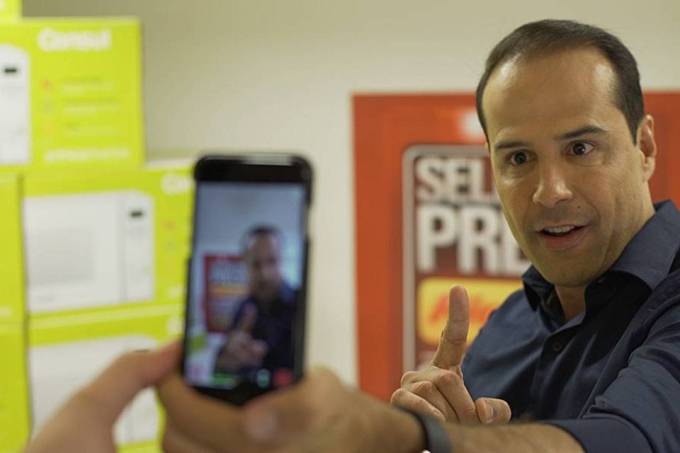 Com dívidas de R 4 bilhões controladora da Ricardo Eletro pede recuperação judicial e fecha suas 300 lojas