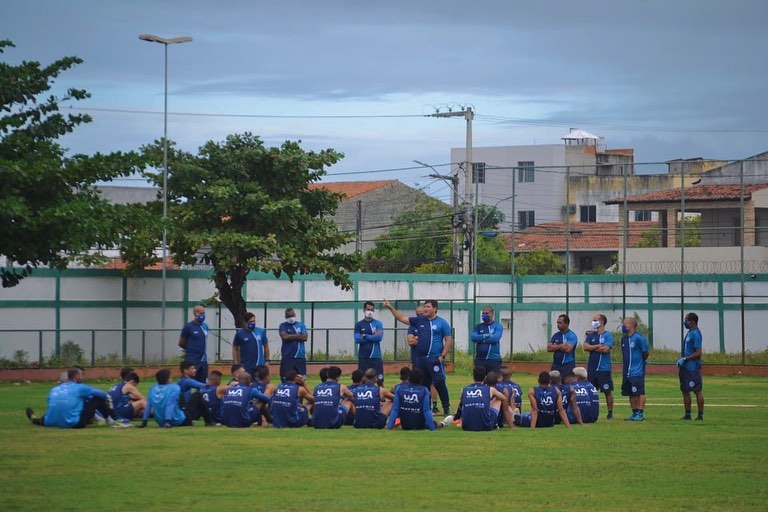 Confianca confirma mais um jogador com covid 19