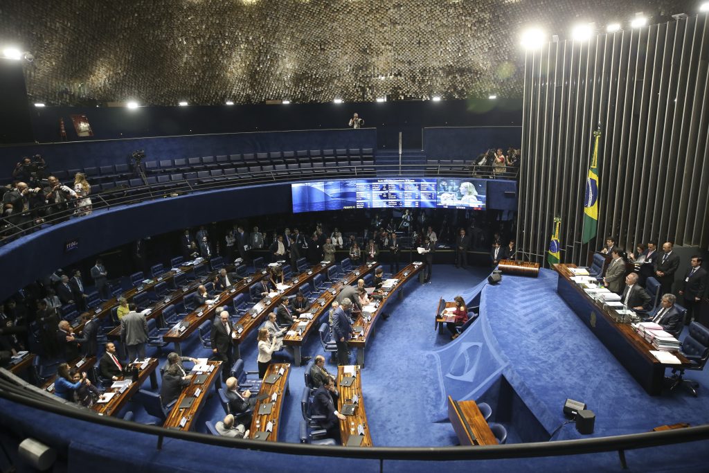 Congresso Nacional tem duas PECs para derrubar o teto de gastos aprovado em 2016