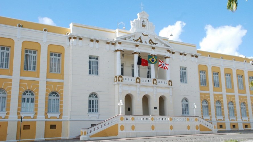 Conselheiro do TCE PB deve pagar R 7 mil apos ofensa em grupo de Whatsapp do condominio