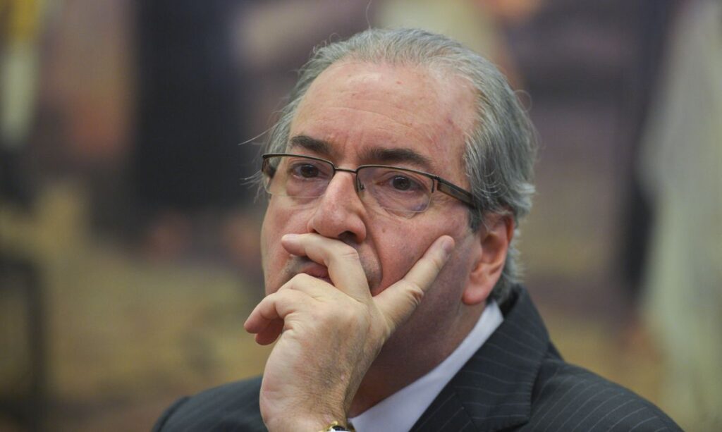Em prisao domiciliar Eduardo Cunha se inscreve em 4o curso on line e tenta reduzir pena