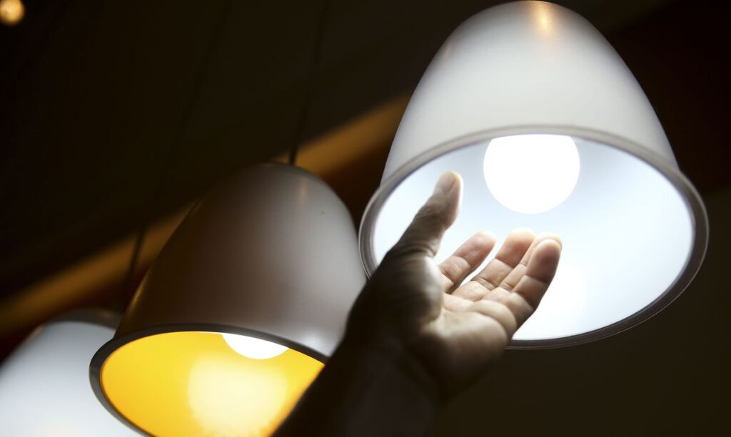 Energia eletrica e cara ou muito cara para 84 dos brasileiros