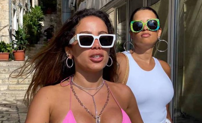 Ex BBB mostra Anitta de micro biquini em férias na Croácia veja foto