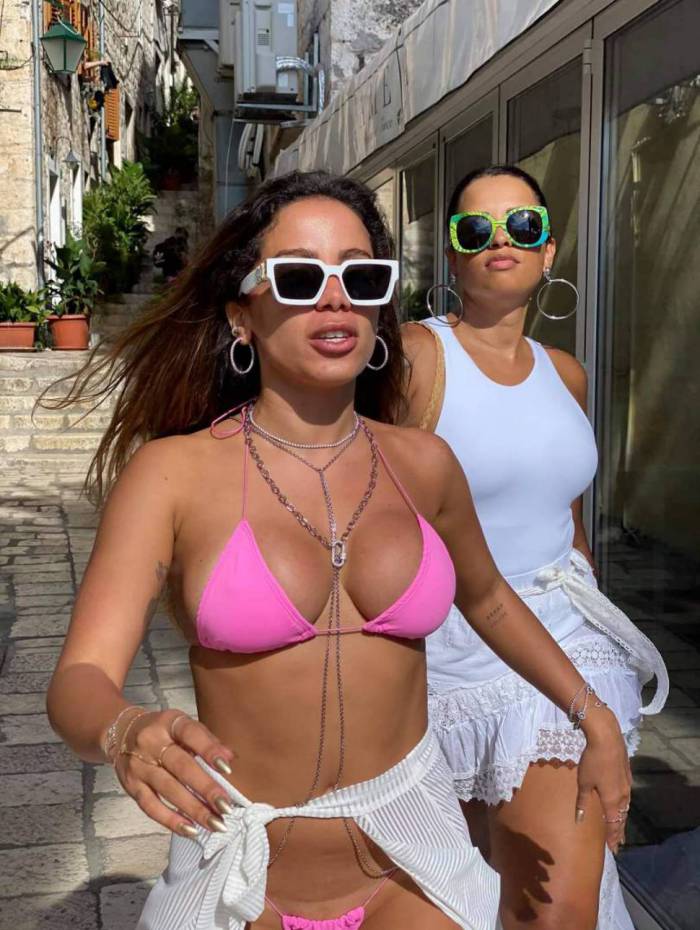 Ex BBB mostra Anitta de micro biquíni em férias na Croácia veja foto