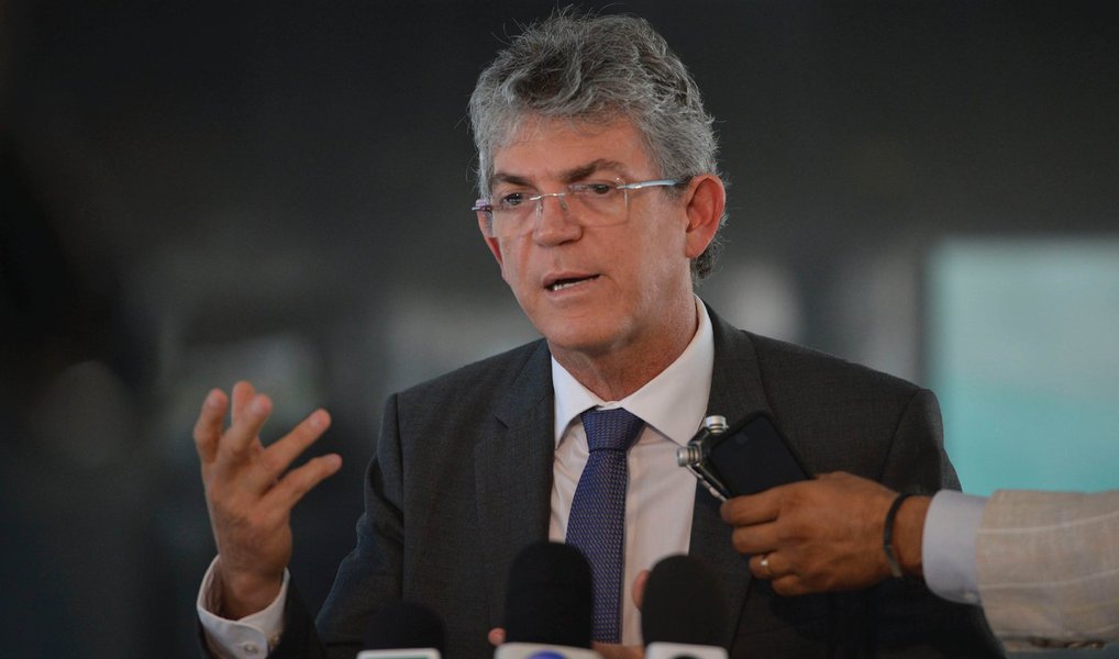 Ex governador da Paraiba e acusado de nao pagar pensao do filho