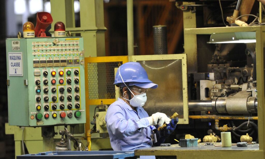 Fabrica de sapatos demite mais de 60 funcionarios no interior de Sergipe