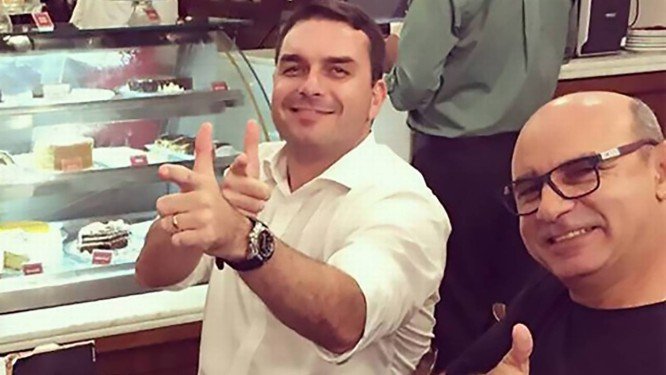 Filha de Queiroz interrompeu repasses logo após suposto vazamento de investigação à família de Bolsonaro