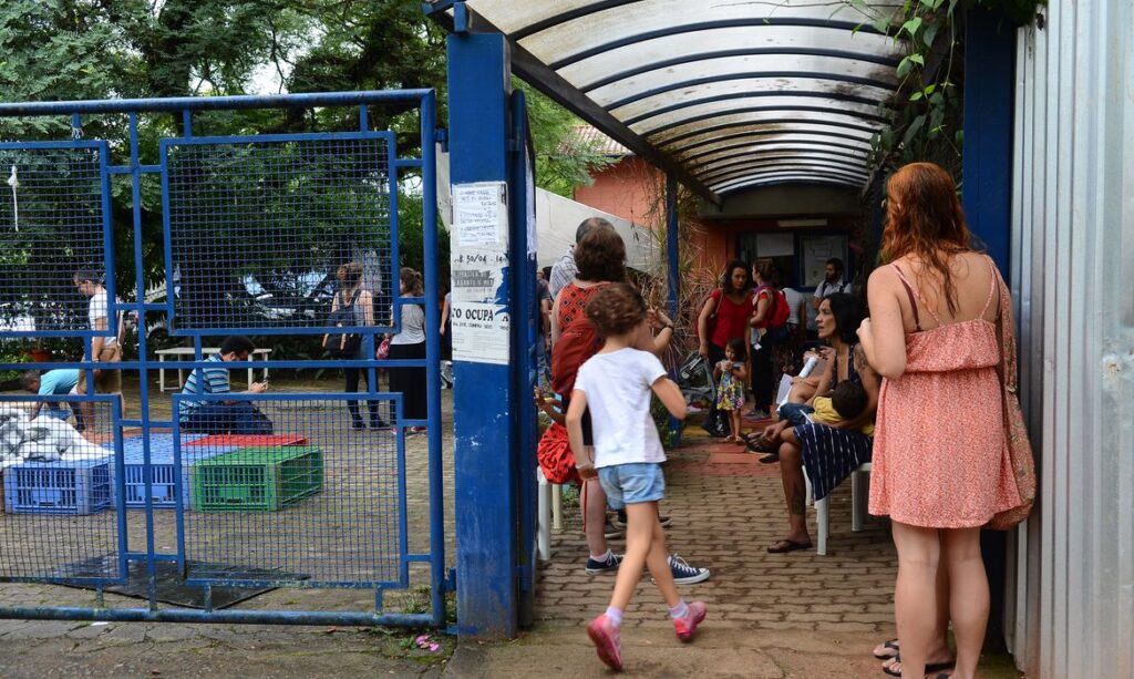 Governo estuda criar subprograma para creche e premio em dinheiro para bom aluno