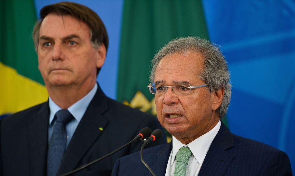 Governo estuda manter auxílio emergencial com valor reduzido até março
