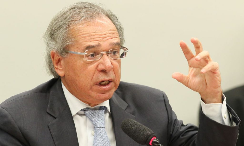 Governo estuda reduzir alíquota máxima do IR para 23 a 25 e acabar com deduções médicas