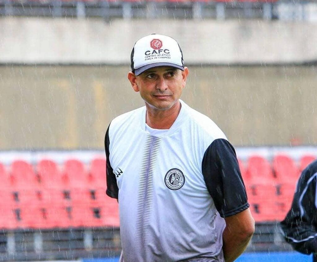 Itabaiana anuncia novo tecnico para disputar Brasileirao