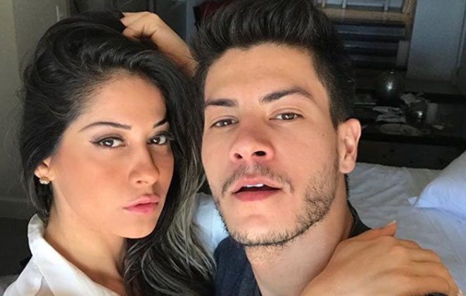 Mayra Cardi e flagrada no mercado com o ex e se