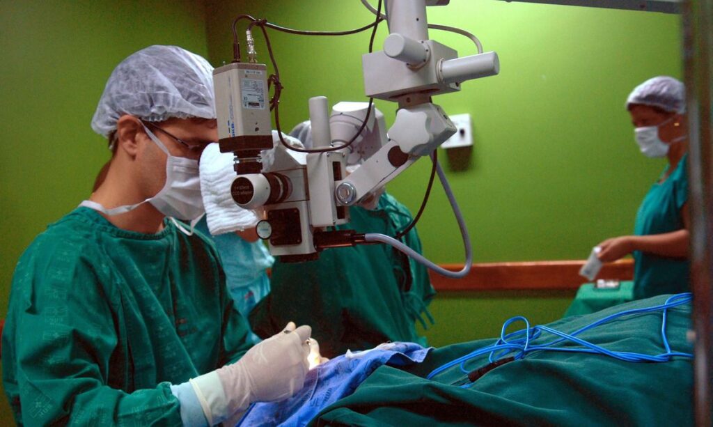 Medicos esperam explosao de demanda de cirurgias eletivas no SUS apos queda de 61