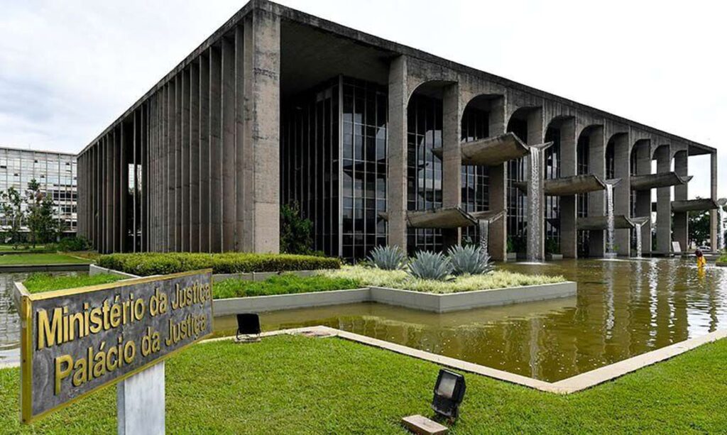 Ministerio da Justica compartilha dossie sobre opositores do governo com STF e PGR