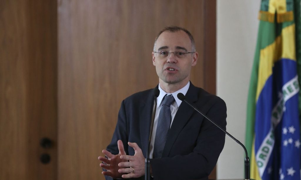 Ministro da Justiça admite que pasta produziu relatório sobre opositores de Bolsonaro