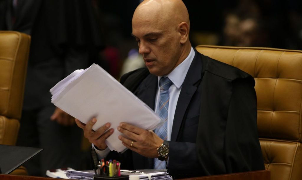 Moraes aumenta multa do Facebook por não bloquear perfis fora do país