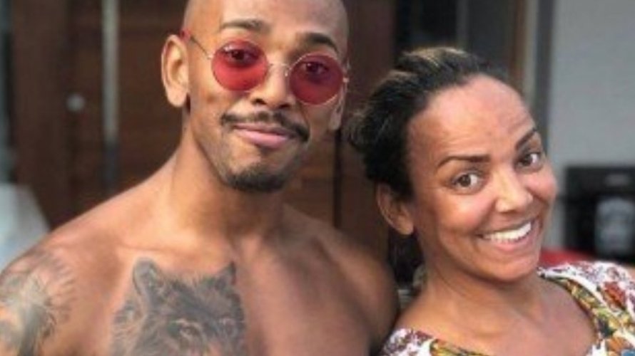 Nego do Borel ironiza notícia de que mãe estaria vendendo quentinhas