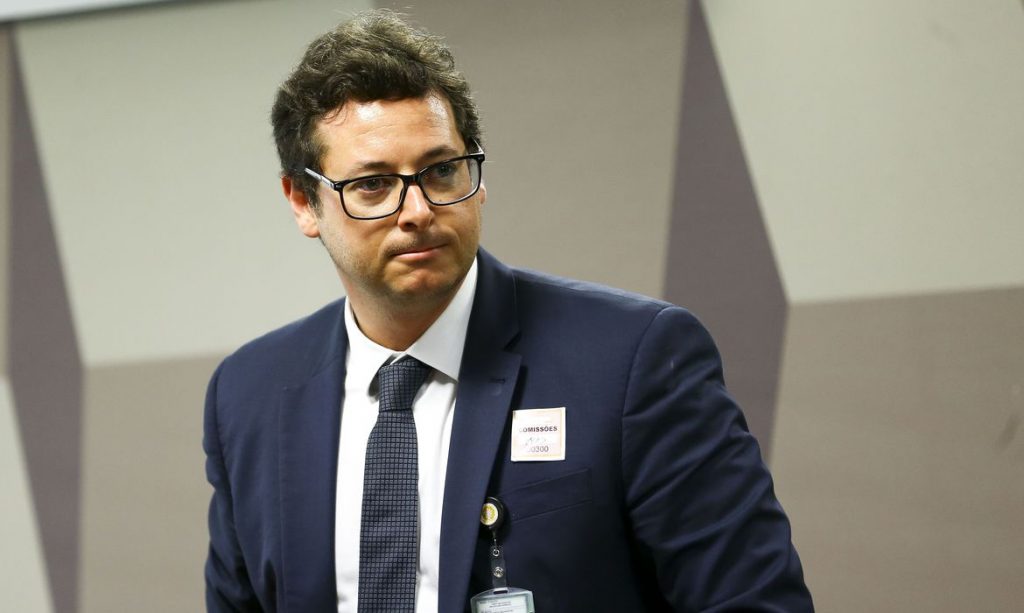 Não dê moleza diz Olavo de Carvalho ao parabenizar Fábio Wajngarten por reagir a assalto