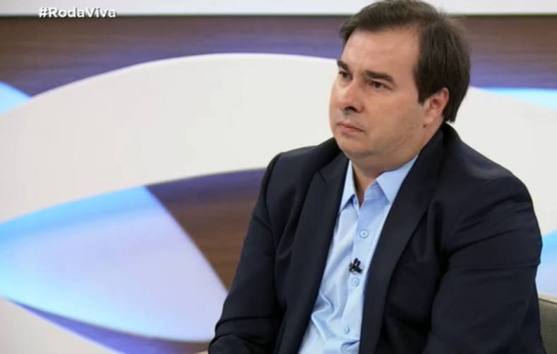 Não vejo nenhum crime do presidente diz Maia sobre pedidos de impeachment