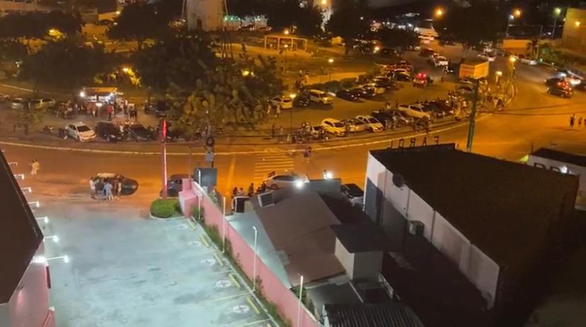 Policia Militar afirma que foi recebida com garrafas arremessadas em aglomeracao na Farolandia