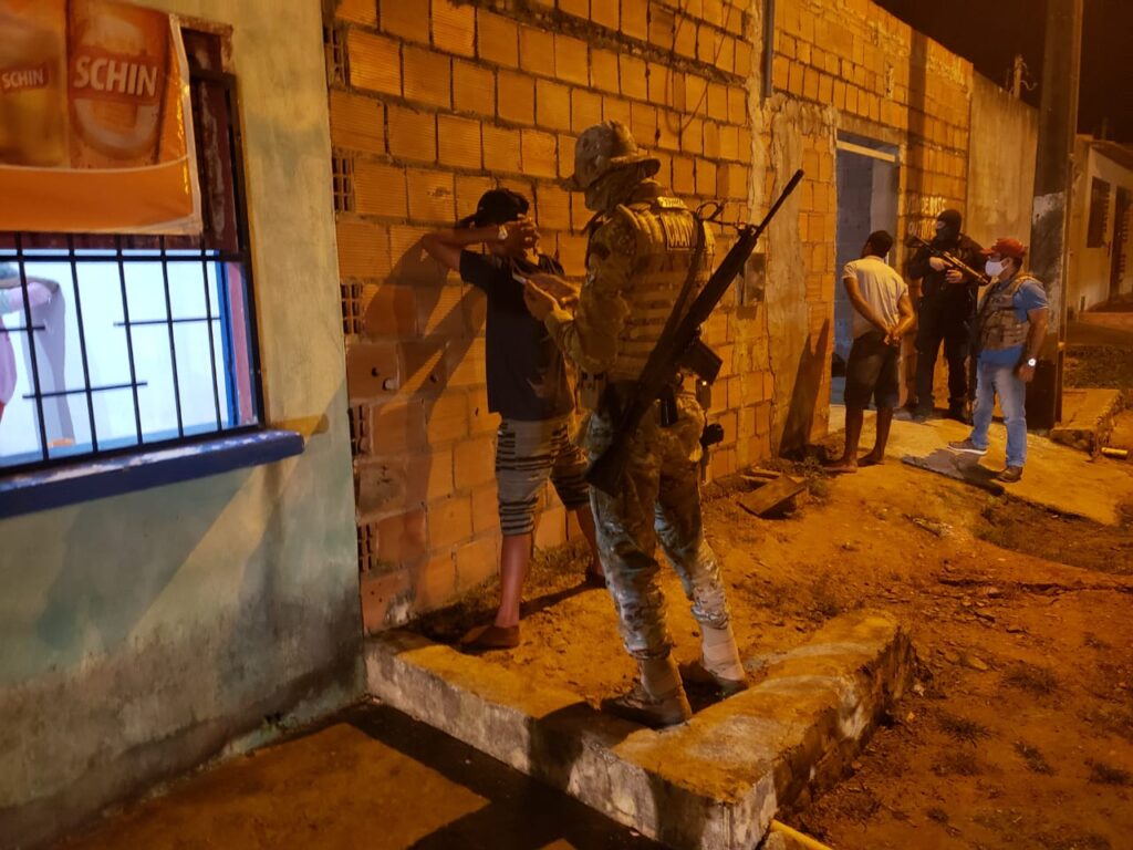 Policia fecha casa de exploracao sexual e apreende drogas em Ribeiropolis