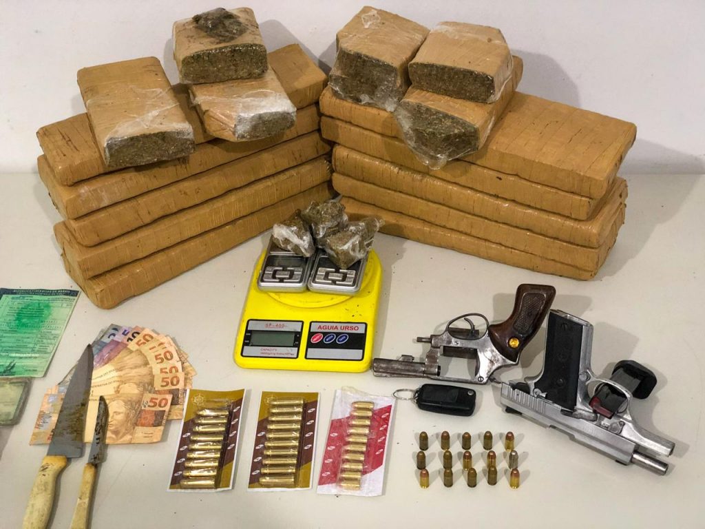 Polícia Civil apreende mais de 12 kg de drogas no bairro Aeroporto