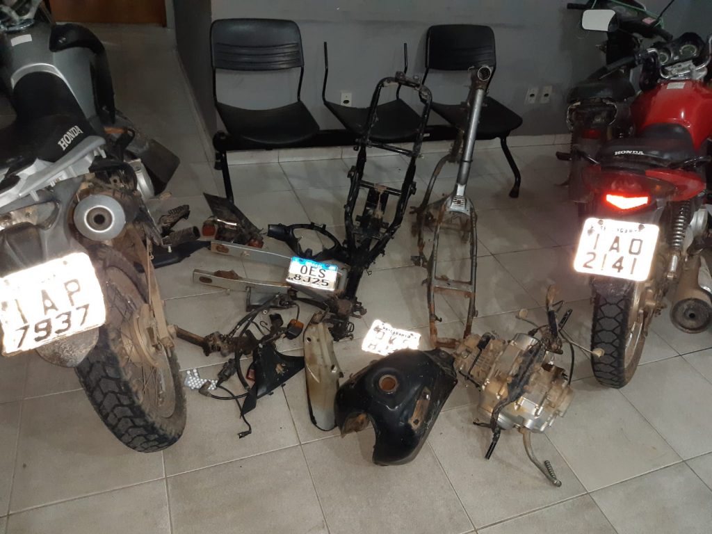 Polícia desarticula desmanche de motos no povoado Colônia 13