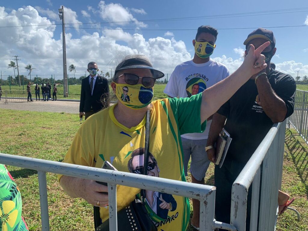 Por causa do governo estadual meu comercio acabou diz apoiadora de Bolsonaro em protesto
