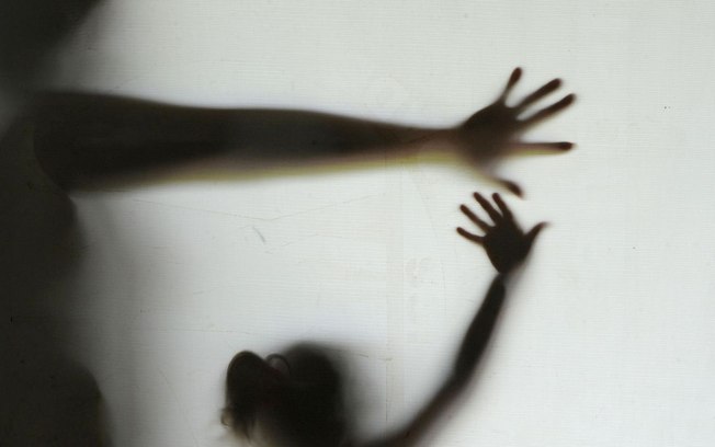 Por dia sao registrados no Brasil seis abortos em meninas entre 10 e 14 anos estupradas
