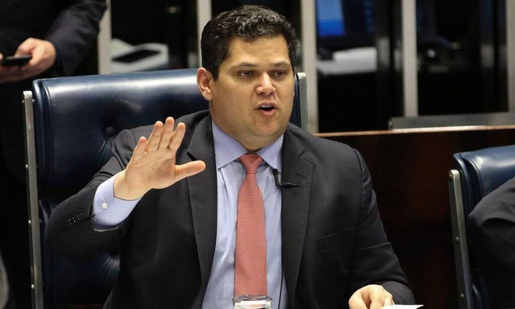 Presidente do Senado adia votacao do Fundeb para proxima terca 25