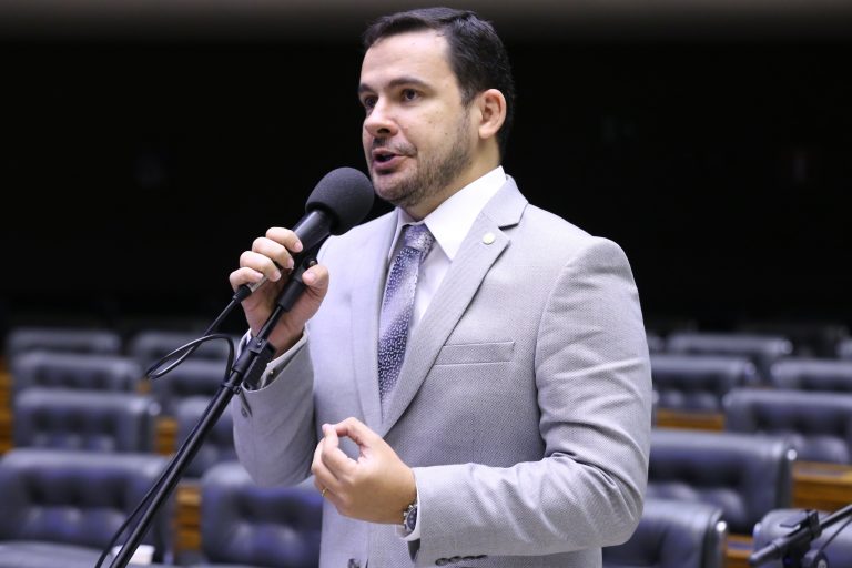 Projeto obriga TVs por assinatura a ofertar gratuitamente sinal digital de canais abertos