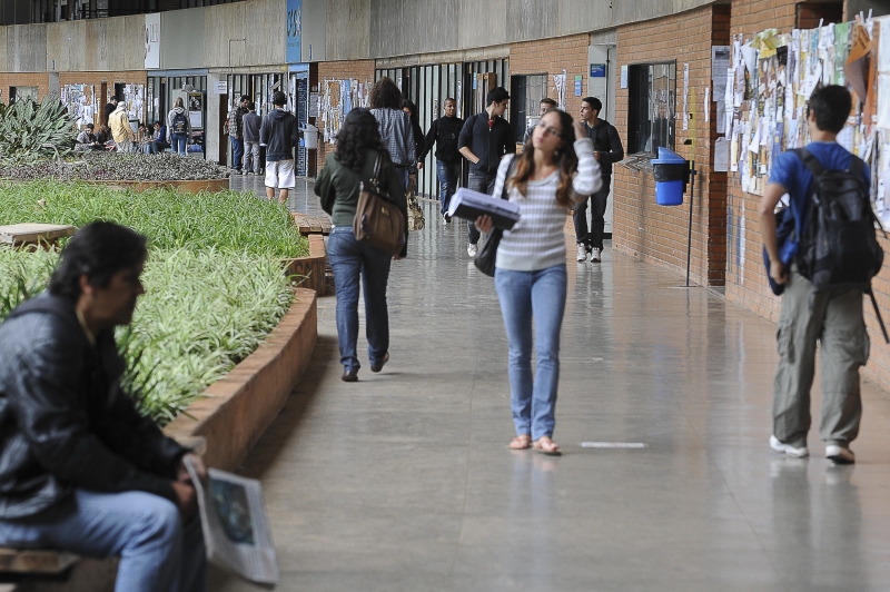 Projeto proíbe corte de bolsas de estudo e de iniciação científica durante calamidade