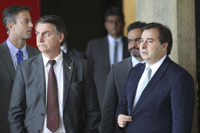 Recuo de Bolsonaro na eleição da Câmara dos Deputados seria medo do “efeito Dilma” segundo site