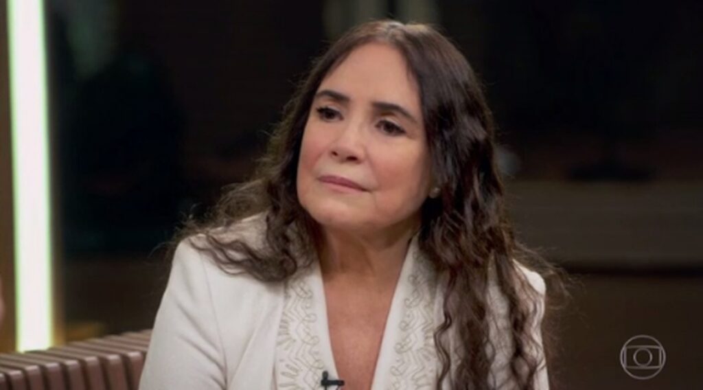 Regina Duarte quebra tres dentes e sofre lesoes em seu rosto e boca apos queda