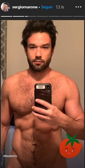 Sergio Marone posa totalmente nu e quase mostra demais veja foto
