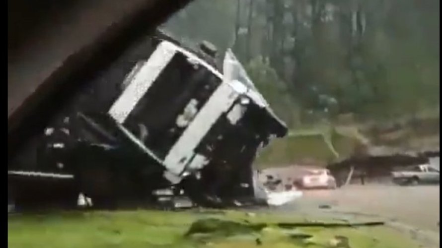Videos Dois tornados atingem o estado de Santa Catarina e causam destruicao