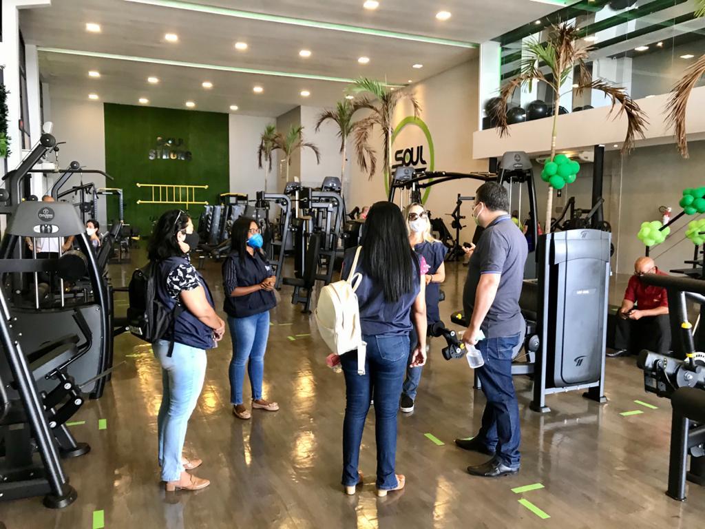 Vigilancia Sanitaria fiscaliza reabertura de academias em Aracaju