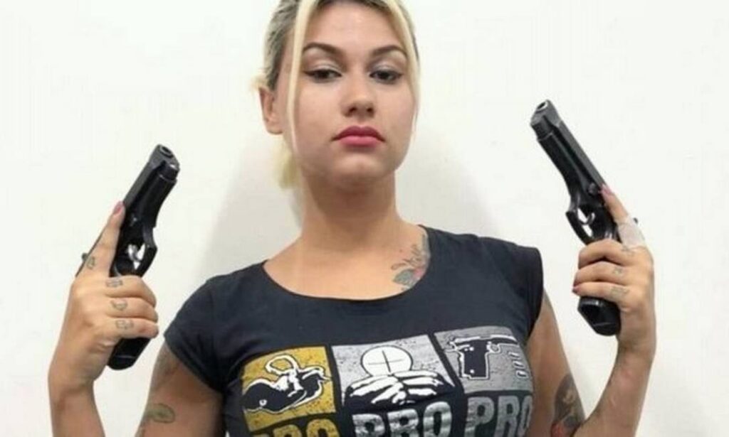 YouTube exclui canal de Sara Giromini apos ativista expor nome e localizacao de menina que foi estuprada