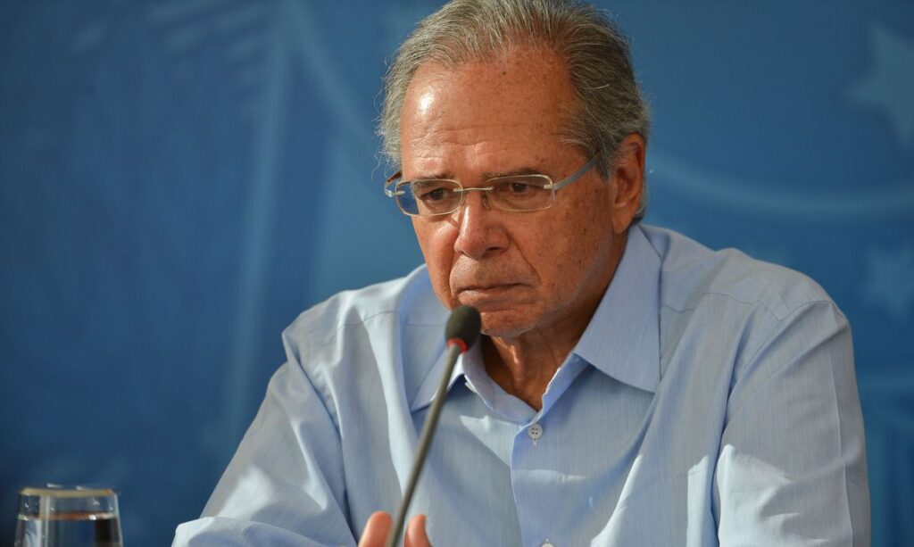 Guedes diz em reunião com deputados que auxílio emergencial “é dinheiro na veia do povo”