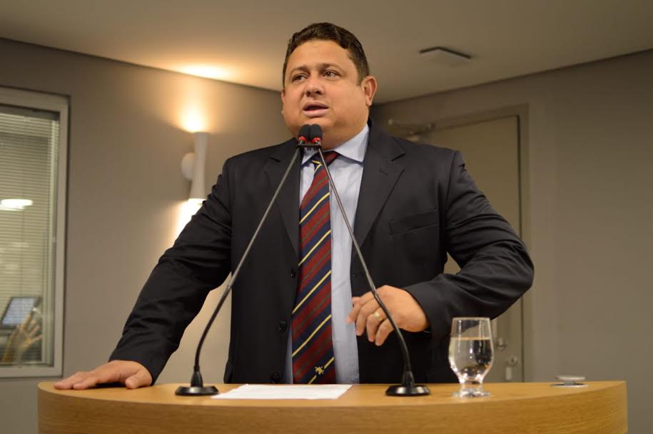 A corrupcao tem que ser praticada diz candidato durante debate veja video