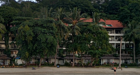 Americano pode ser preso na Tailandia por postar comentarios negativos sobre um resort
